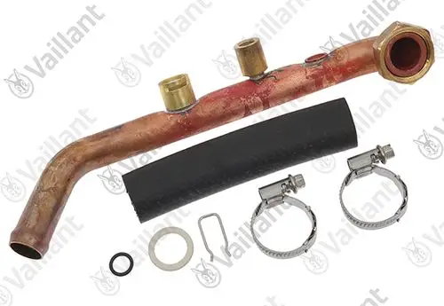 Vaillant Rohr mit verschiedenen Anschlüssen und Verbindungsteilen, darunter Schlauch und Klemmen für die Installation in Heizsystemen.